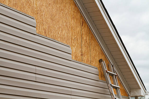 Professional Siding Repair technician working in Shirleysburg, PA